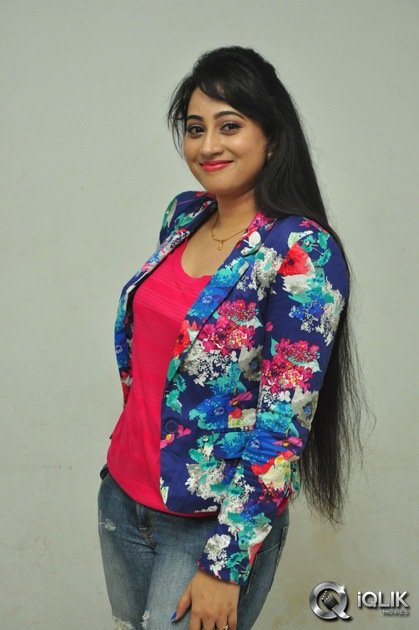 Anchor-Ashwini-At-Iddaram-Movie-Audio-Launch